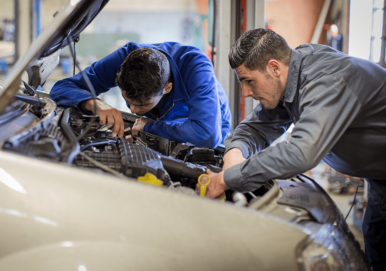 Vous souhaitez  faire une formation dans un garage ou simplement voir si vous êtes fait pour ce métier ?